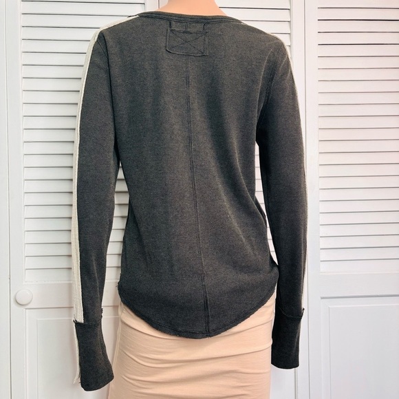 2/$25 WE THE FREE Waffle Knit Gray Long Sleeve Thermal Size Large - Picture 8 of 8